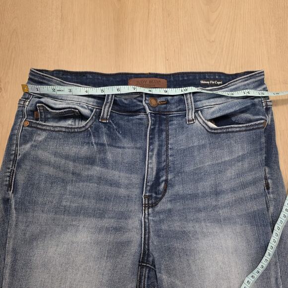 Judy Blue Light Wash Stretchy Cute Casual Skinny Mid Rise Capris Size 30 - Picture 4 of 9
